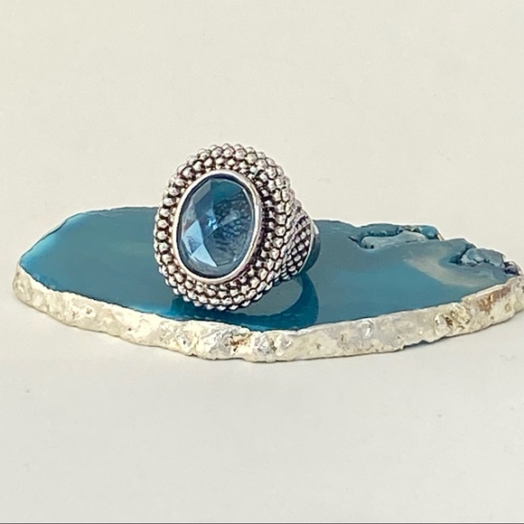 Silver plated and blue glass ring. Size 9. - Picture 7 of 10